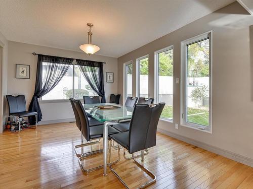 98 Valleyview Crescent, Edmonton, AB - Indoor Photo Showing Dining Room