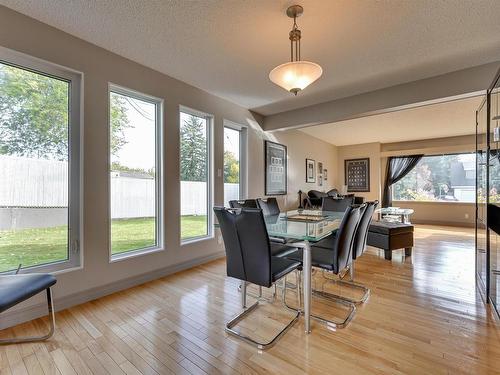 98 Valleyview Crescent, Edmonton, AB - Indoor Photo Showing Dining Room