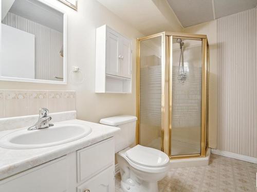 10818 11 Avenue, Edmonton, AB - Indoor Photo Showing Bathroom