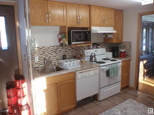 58217 Rr 25, Rural Barrhead County, AB - Indoor Photo Showing Kitchen