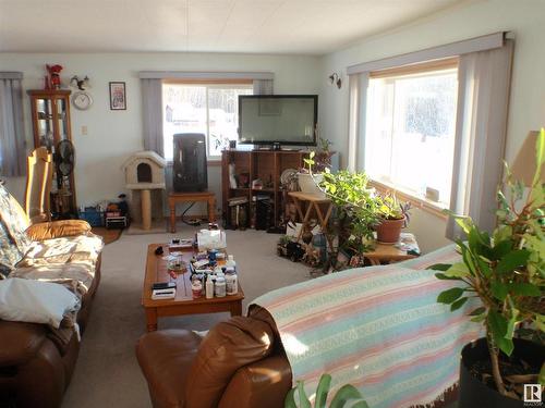 58217 Rr 25, Rural Barrhead County, AB - Indoor Photo Showing Living Room