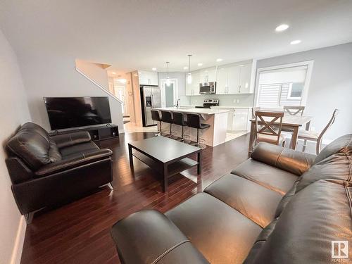 5961 167C Avenue, Edmonton, AB - Indoor Photo Showing Living Room