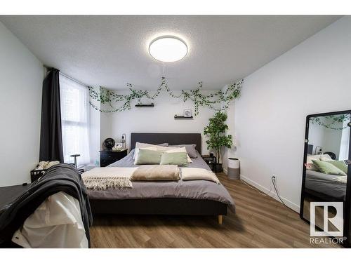 201 10045 117 Street, Edmonton, AB - Indoor Photo Showing Bedroom