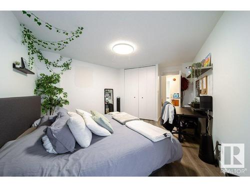 201 10045 117 Street, Edmonton, AB - Indoor Photo Showing Bedroom