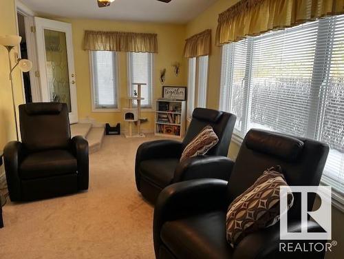 5438 43 Street, Vegreville, AB - Indoor Photo Showing Living Room