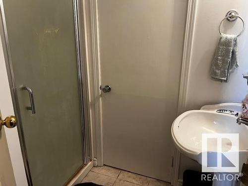 5438 43 Street, Vegreville, AB - Indoor Photo Showing Bathroom