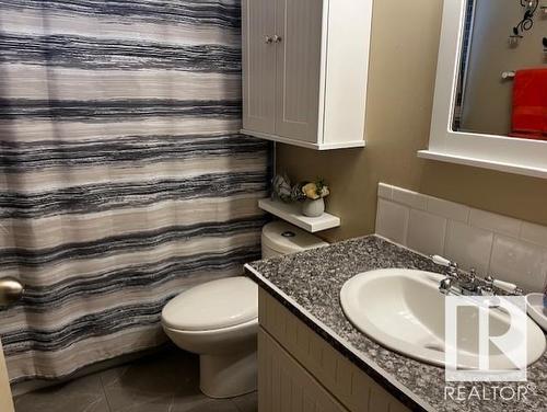 5438 43 Street, Vegreville, AB - Indoor Photo Showing Bathroom