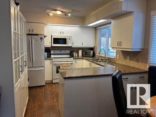 5438 43 Street, Vegreville, AB - Indoor Photo Showing Kitchen With Double Sink