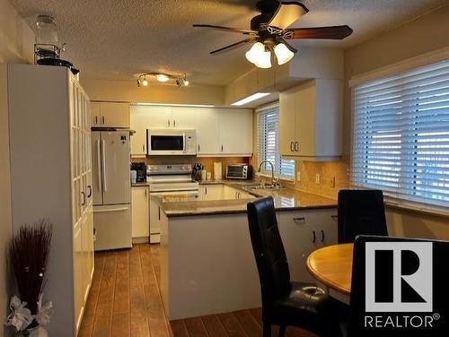 5438 43 Street, Vegreville, AB - Indoor Photo Showing Kitchen