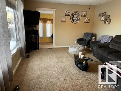 5438 43 Street, Vegreville, AB - Indoor Photo Showing Living Room