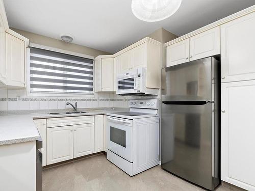 6205 90 Avenue, Edmonton, AB - Indoor Photo Showing Kitchen