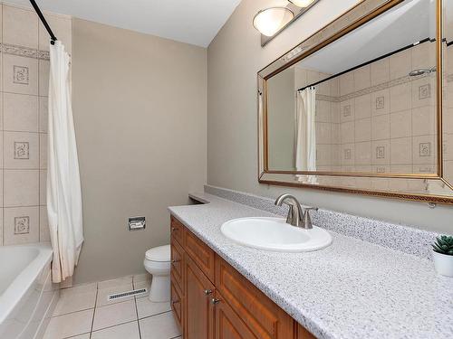 6205 90 Avenue, Edmonton, AB - Indoor Photo Showing Bathroom