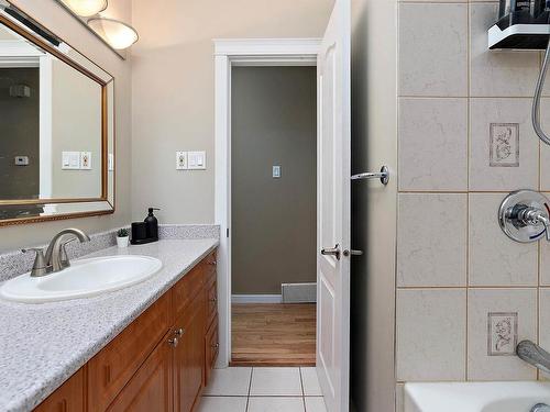 6205 90 Avenue, Edmonton, AB - Indoor Photo Showing Bathroom