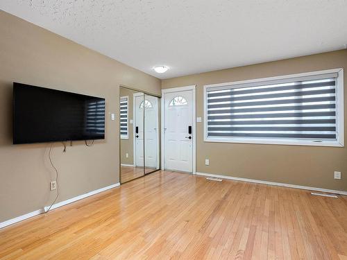 6205 90 Avenue, Edmonton, AB - Indoor Photo Showing Other Room