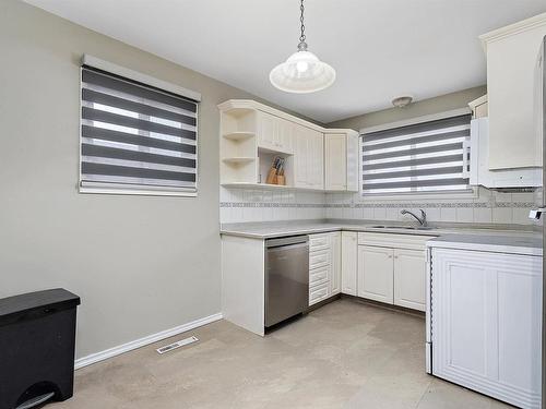 6205 90 Avenue, Edmonton, AB - Indoor Photo Showing Kitchen