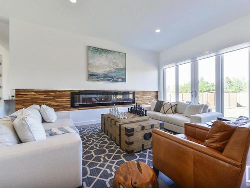 2735 Wheaton Drive, Edmonton, AB - Indoor Photo Showing Living Room