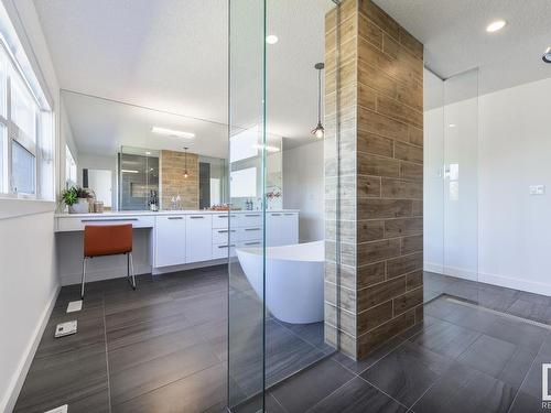 2735 Wheaton Drive, Edmonton, AB - Indoor Photo Showing Bathroom