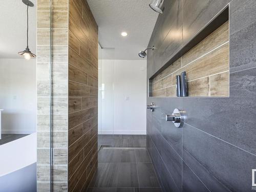 2735 Wheaton Drive, Edmonton, AB - Indoor Photo Showing Bathroom