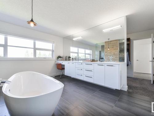 2735 Wheaton Drive, Edmonton, AB - Indoor Photo Showing Bathroom