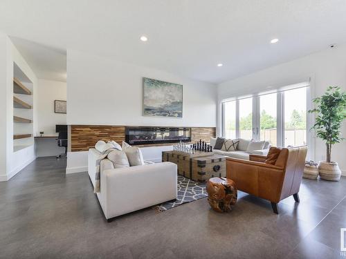 2735 Wheaton Drive, Edmonton, AB - Indoor Photo Showing Living Room