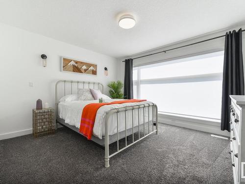 2735 Wheaton Drive, Edmonton, AB - Indoor Photo Showing Bedroom