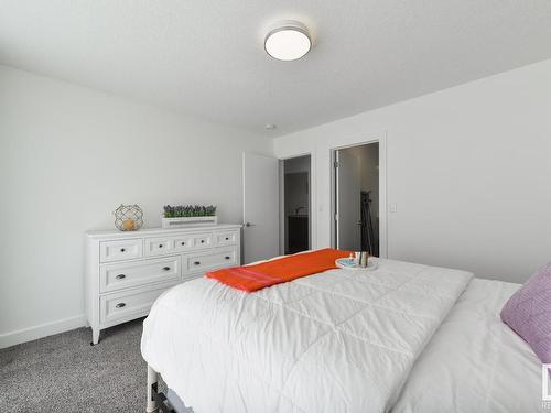 2735 Wheaton Drive, Edmonton, AB - Indoor Photo Showing Bedroom