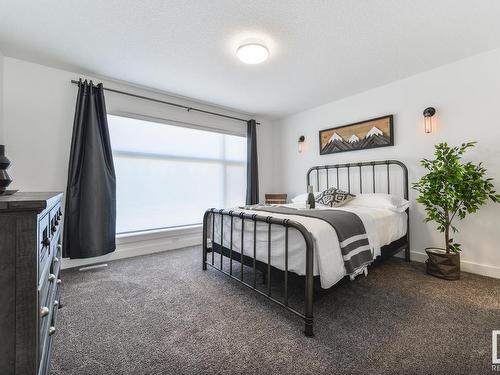 2735 Wheaton Drive, Edmonton, AB - Indoor Photo Showing Bedroom