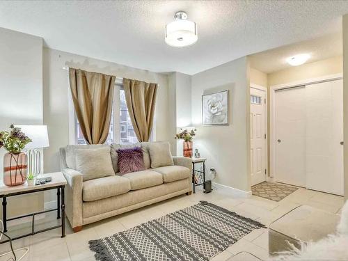 12219 117 Av, Edmonton, AB - Indoor Photo Showing Living Room