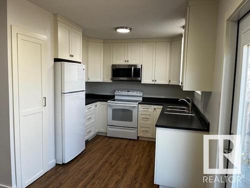 5306 45 Street, Vegreville, AB - Indoor Photo Showing Kitchen