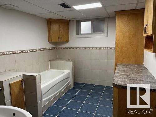 5306 45 Street, Vegreville, AB - Indoor Photo Showing Bathroom