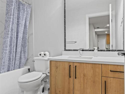 2096 Graydon Hill Crescent, Edmonton, AB - Indoor Photo Showing Bathroom