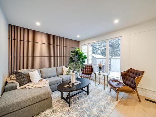 462 Clareview Road, Edmonton, AB - Indoor Photo Showing Living Room