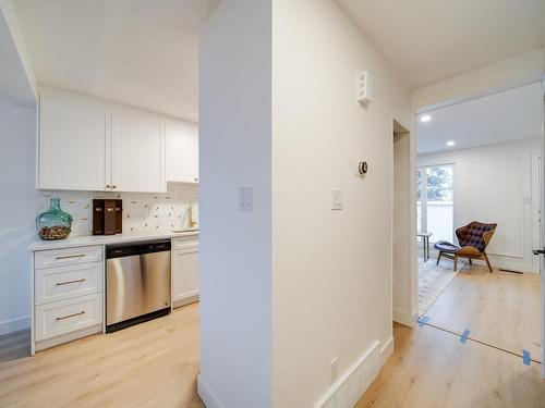 462 Clareview Road, Edmonton, AB - Indoor Photo Showing Kitchen