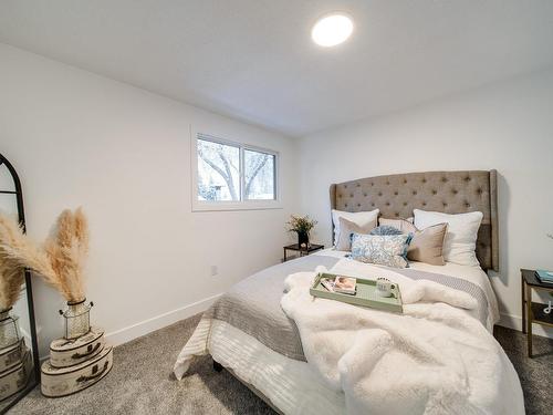 462 Clareview Road, Edmonton, AB - Indoor Photo Showing Bedroom