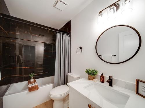 462 Clareview Road, Edmonton, AB - Indoor Photo Showing Bathroom