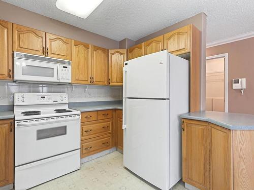 215 17150 94A Avenue, Edmonton, AB - Indoor Photo Showing Kitchen