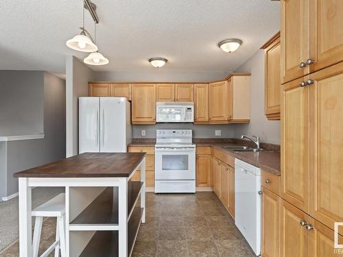 #102 4103 43 Avenue, Bonnyville Town, AB - Indoor Photo Showing Kitchen With Double Sink