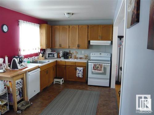 10428 136 Avenue, Edmonton, AB - Indoor Photo Showing Kitchen