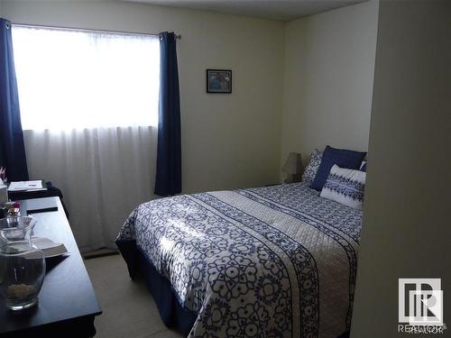 10428 136 Avenue, Edmonton, AB - Indoor Photo Showing Bedroom