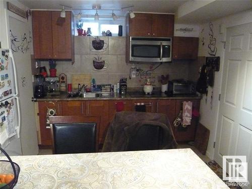 10428 136 Avenue, Edmonton, AB - Indoor Photo Showing Kitchen