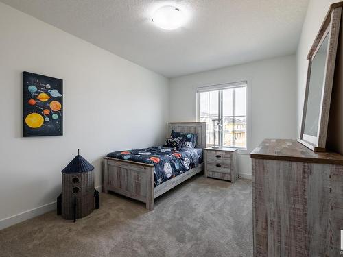 4813 Hawthorn Bend Bend, Edmonton, AB - Indoor Photo Showing Bedroom