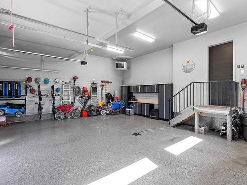 1303 Clement Court, Edmonton, AB - Indoor Photo Showing Garage