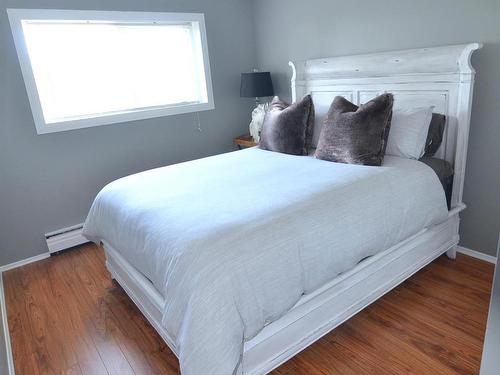 4607 48A Street, Barrhead, AB - Indoor Photo Showing Bedroom