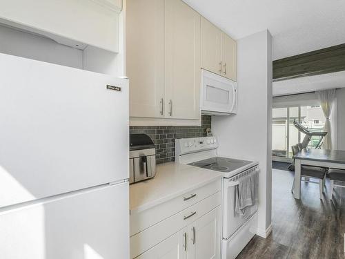 11496 139 Avenue, Edmonton, AB - Indoor Photo Showing Kitchen