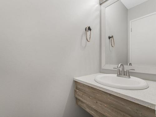 11496 139 Avenue, Edmonton, AB - Indoor Photo Showing Bathroom