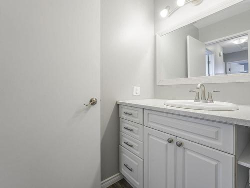 11496 139 Avenue, Edmonton, AB - Indoor Photo Showing Bathroom