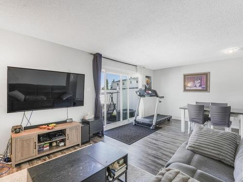 11496 139 Avenue, Edmonton, AB - Indoor Photo Showing Living Room