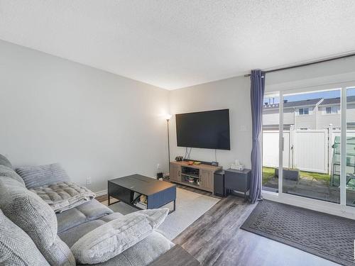 11496 139 Avenue, Edmonton, AB - Indoor Photo Showing Living Room