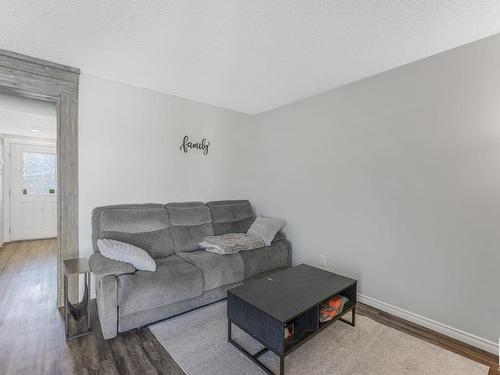 11496 139 Avenue, Edmonton, AB - Indoor Photo Showing Living Room