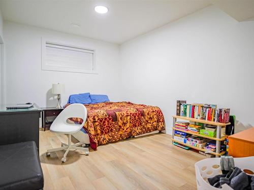 5506 Chegwin Point, Edmonton, AB - Indoor Photo Showing Bedroom